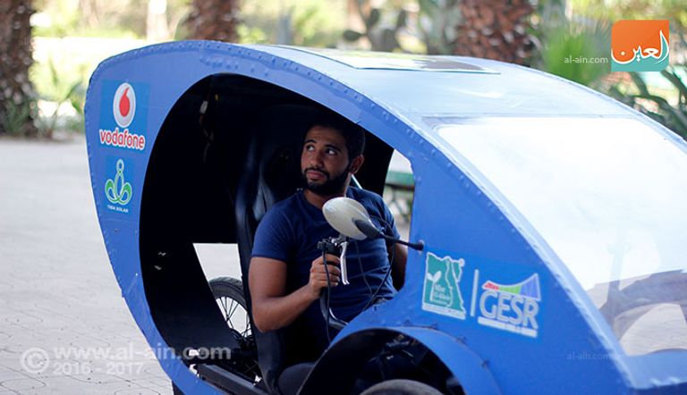 سيارة للمقعدين بالطاقة الشمسية