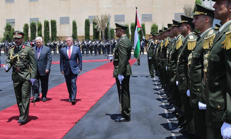 رئيس فلسطين محمود عباس خلال استقباله العاهل الأردني الملك عبد الثاني