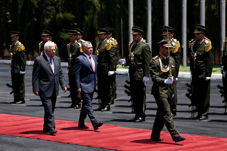 رئيس فلسطين محمود عباس خلال استقباله العاهل الأردني الملك عبد الثاني