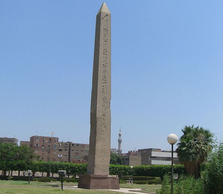 خلال نقل عمود مرنبتاح أحد أشهر معالم مدينة المطرية الأثرية