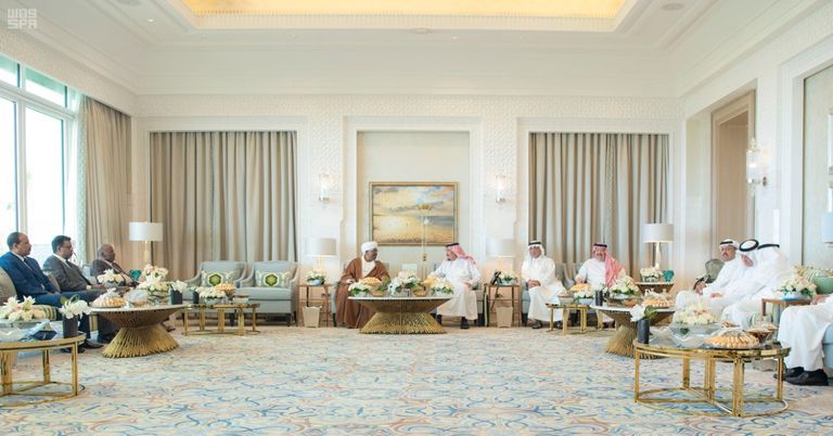 الملك سلمان بن عبدالعزيز آل سعود برفقة الرئيس السوداني عمر البشير