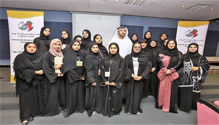 صورة جماعية مع سفراء وطني الإمارات 