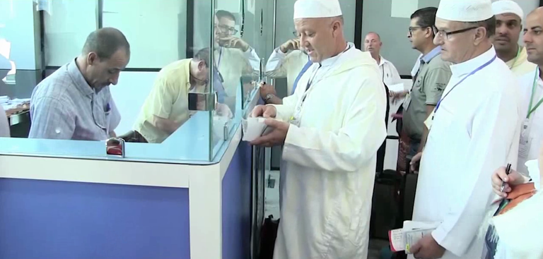 حجاج الجزائر "يُزفون" إلى البقاع المقدسة بالولائم والزغاريد