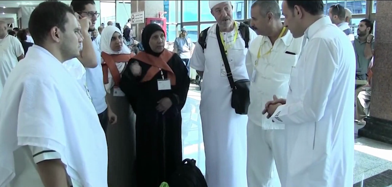 حجاج الجزائر "يُزفون" إلى البقاع المقدسة بالولائم والزغاريد