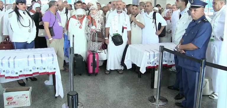 حجاج الجزائر "يُزفون" إلى البقاع المقدسة بالولائم والزغاريد