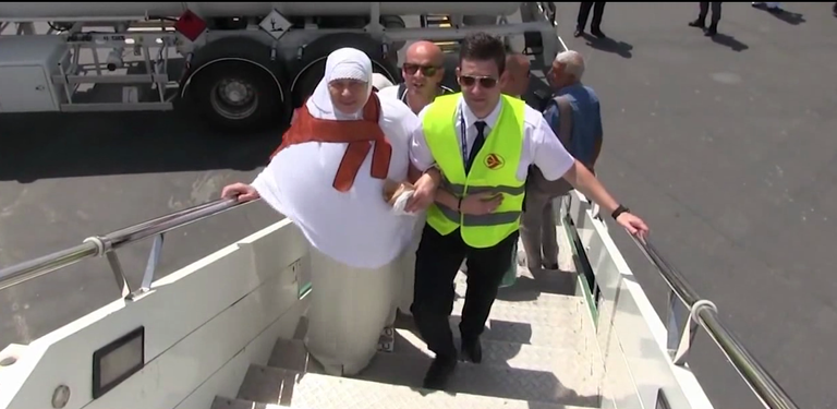 حجاج الجزائر "يُزفون" إلى البقاع المقدسة بالولائم والزغاريد