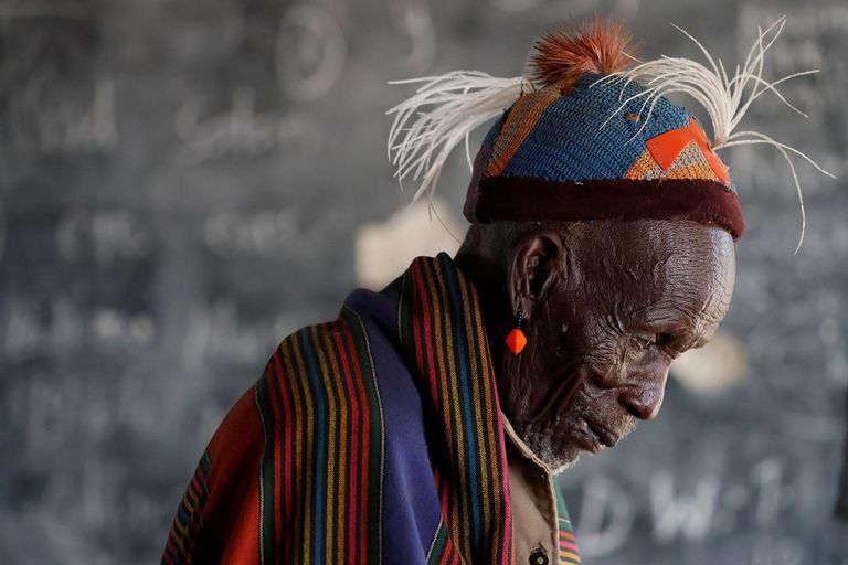 كينية تدلى بصوتها في انتخابات الرئاسة