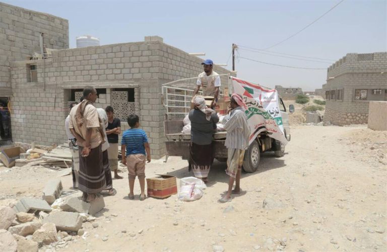 مساعدات إغاثية عاجلة للأسر اليمنية في المكلا