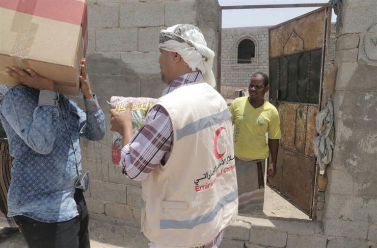 مساعدات إغاثية عاجلة للأسر اليمنية في المكلا