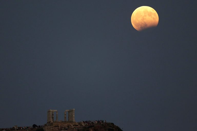 الخسوف في أثينا باليونان خسوف القمر من أثينا