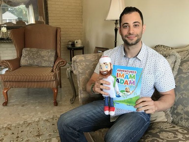 "الإمام آدم" يخوض سلسلة مغامرات في طريقه لأداء الحج