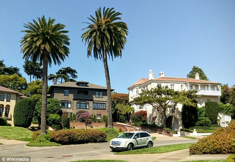 الزوجان استغلا فرصة نادرة لشراء الشارع