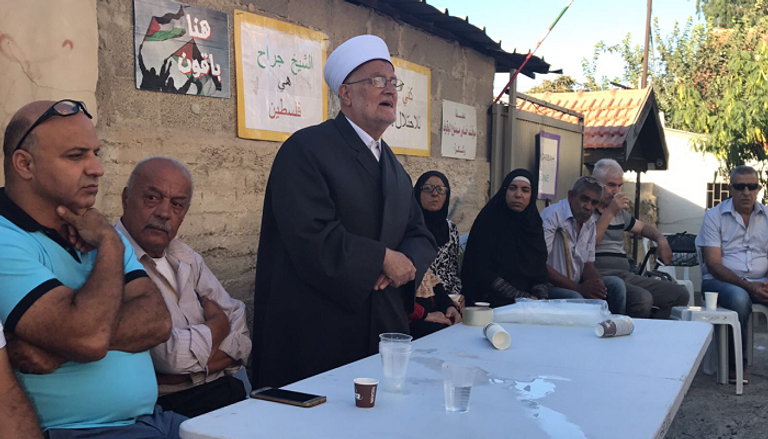 فلسطينيون بقيادة الشيخ عكرمة صبري يتضامنون مع العائلة 
