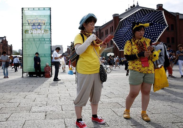 شخصيات لعبة بوكيمون جو في مهرجان باليابان - رويترز