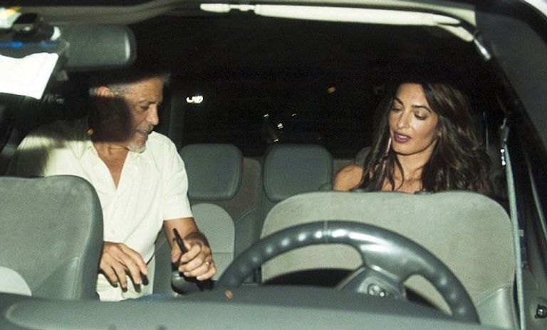 علامات الإرهاق بدت واضحة على وجه كلوني