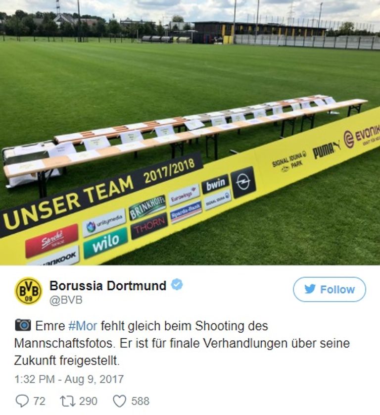 إيمري مور بقميص دورتموند