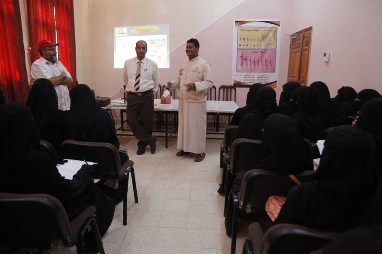 الهلال الأحمر الإماراتي يواصل دعمه للقطاع التعليمي في حضرموت