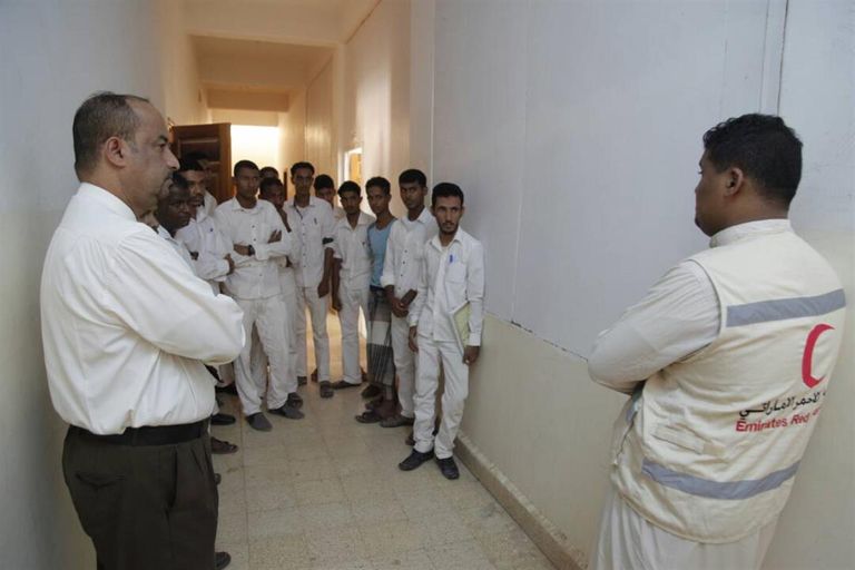 الهلال الأحمر الإماراتي يواصل دعمه للقطاع التعليمي في حضرموت