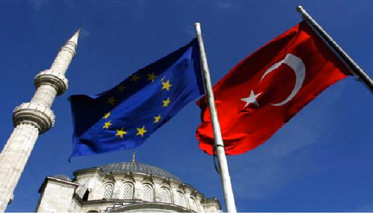 مسؤول بالاتحاد الأوروبي يتوقع وقف المساعدات لتركيا