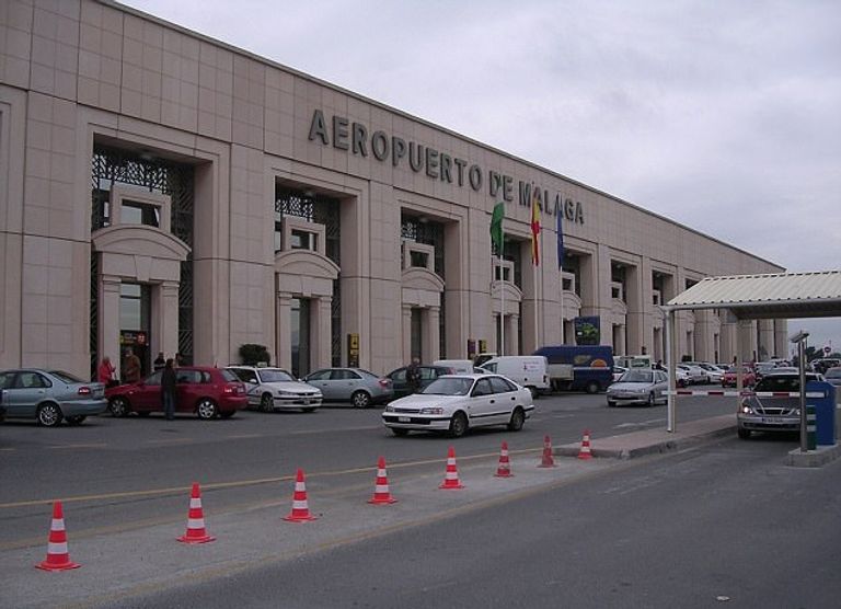 الشرطة تعرض قلم الليزر