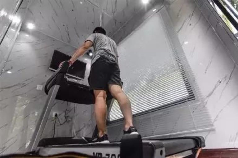 غرف جيم فردية في شوارع بكين