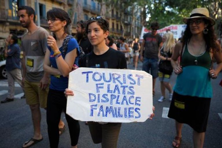 زيادة عدد السياح أدت إلى تكدس هائل في المدينة