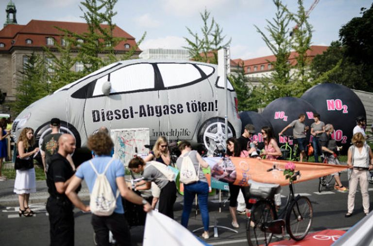 ملصقات لمرشحي الانتخابات الألمانية