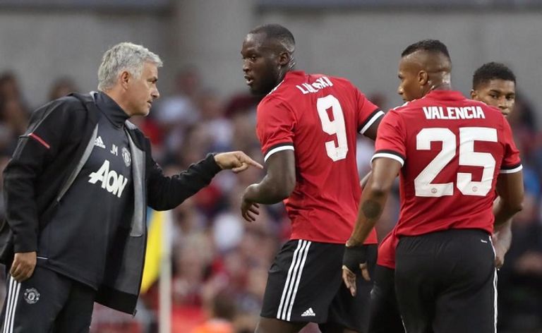 قطبي مانشستر الأقرب لنيل لقب البريميير ليج بالموسم المقبل