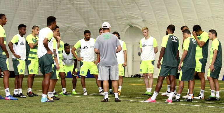 العامري مع نائب رئيس النادي البرازيلي