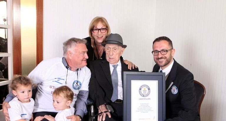 كريستال توفي عن عمر 113 عاما