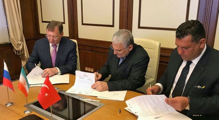 صورة من اللقاء الذي تم فيه توقيع الاتفاقية