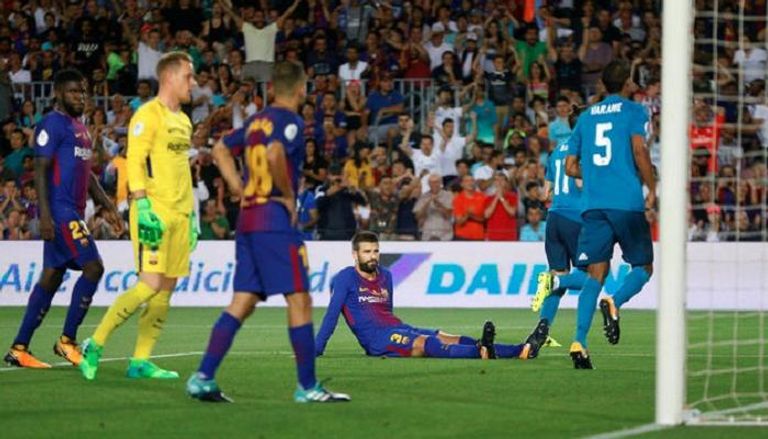بيكيه يسجل هدفا في مرمى برشلونة