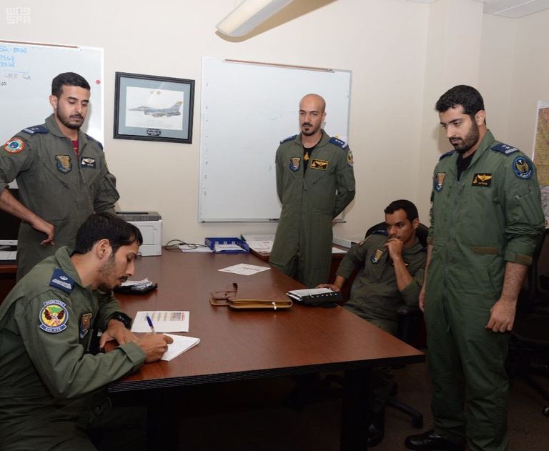 أحد أفراد القوات السعودية المشاركين في التمرين المشترك