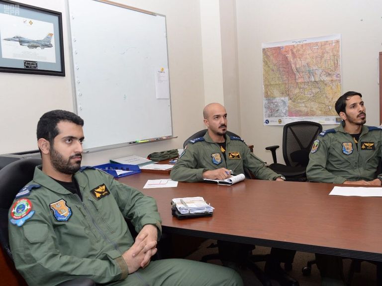 أحد أفراد القوات السعودية المشاركين في التمرين المشترك