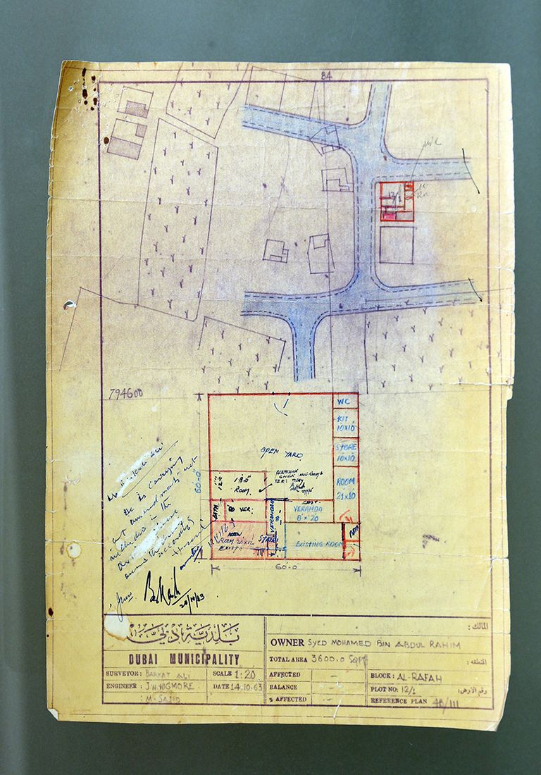 الوثائق الأصلية تقدمة من الإماراتي عارف السيد محمد الهاشمي