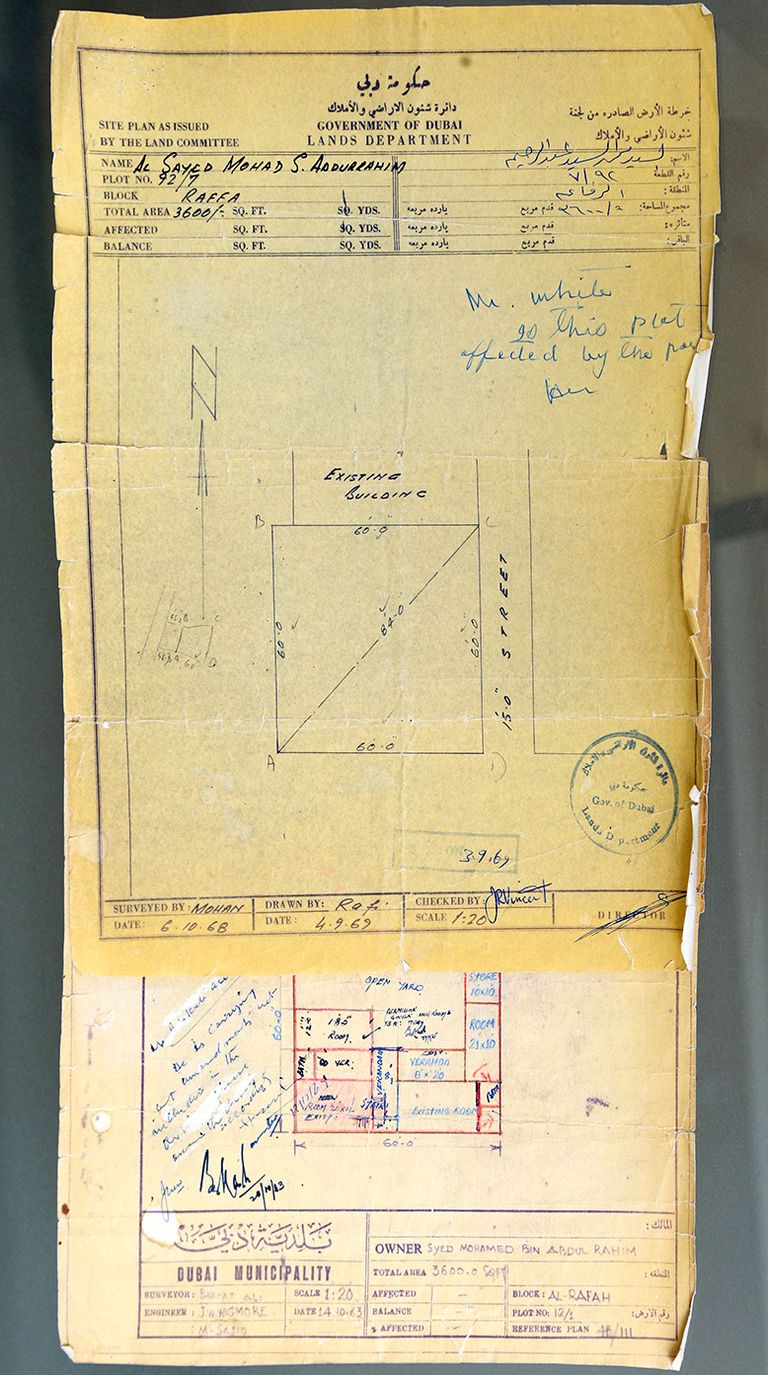 الوثائق الأصلية تقدمة من الإماراتي عارف السيد محمد الهاشمي