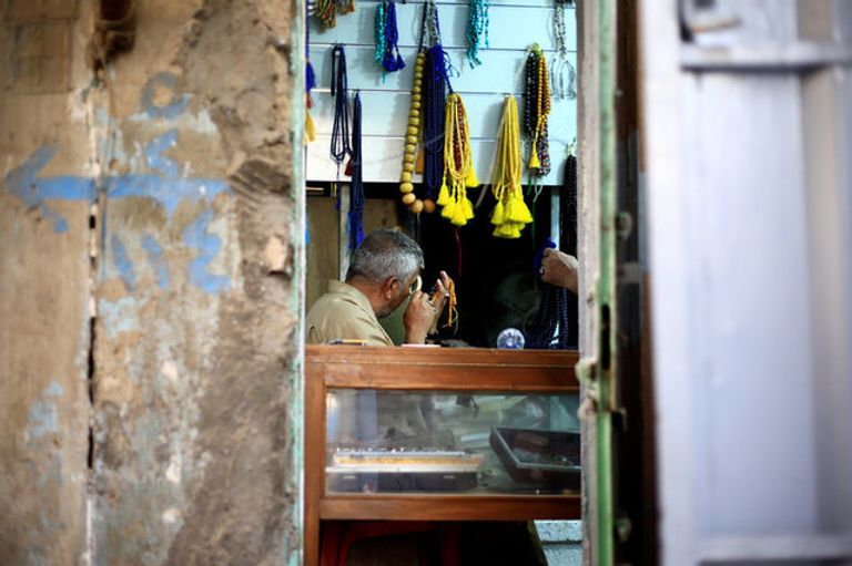 السبح تجارة رائجة في سوق الحراج ببغداد