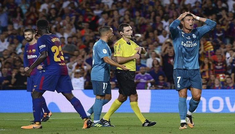 كريستيانو رونالدو لحظة طرده من لقاء السوبر الإسباني أمام برشلونة