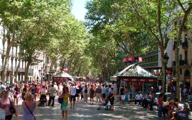 شارع لاس رامبلاس وسط برشلونة