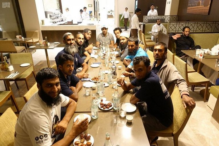 الحجاج البريطانيين في رحلاتهم على الدراجات لأداء الحج