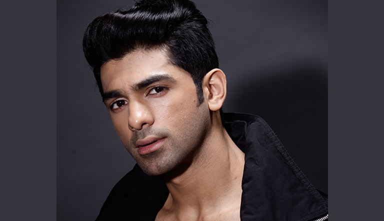 نجم بوليوود طه شاه 