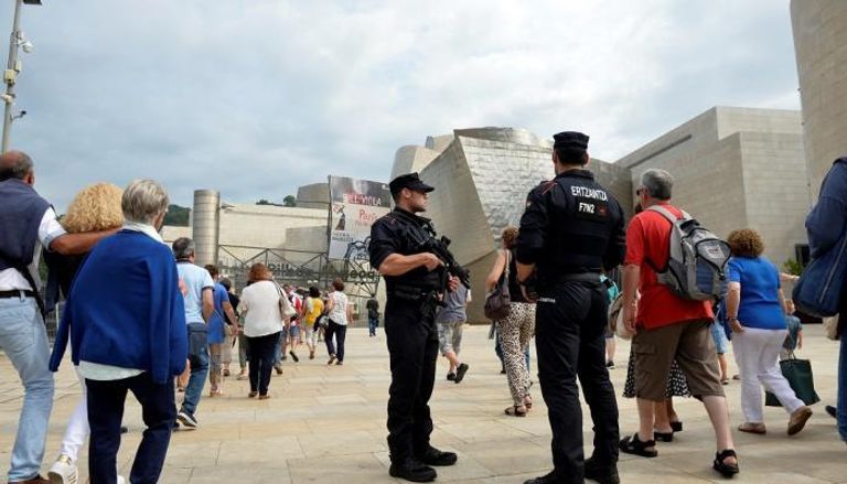 دوريات الشرطة الإسبانية في الشوارع