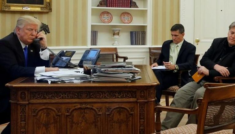 الرئيس الأمريكي دونالد ترامب مع مستشاريه - صورة أرشيفية