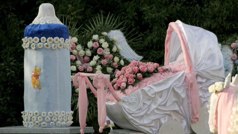 جانب من مراسم الدفن