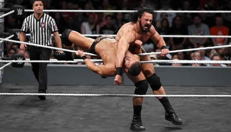 الحكم يعلن فوز درو ماكنتاير