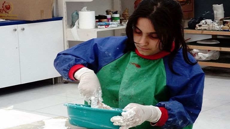 جانب من الورش الفنية