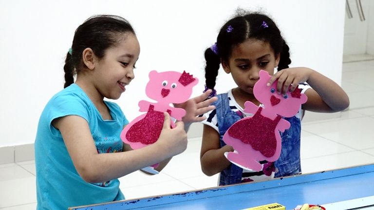 جانب من الورش الفنية