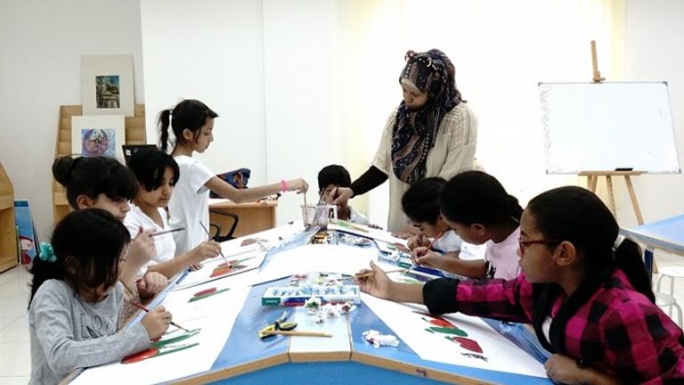 جانب من الورش الفنية