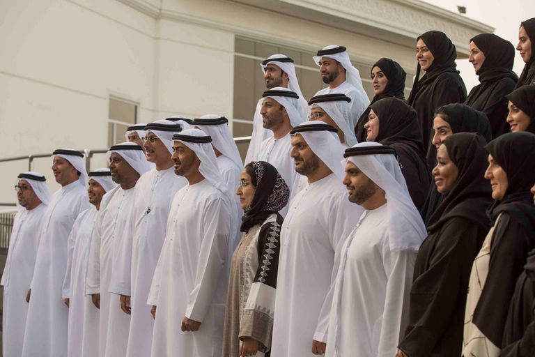 الشيخ محمد بن زايد يلتقي وفدا من كليات التقنية العليا