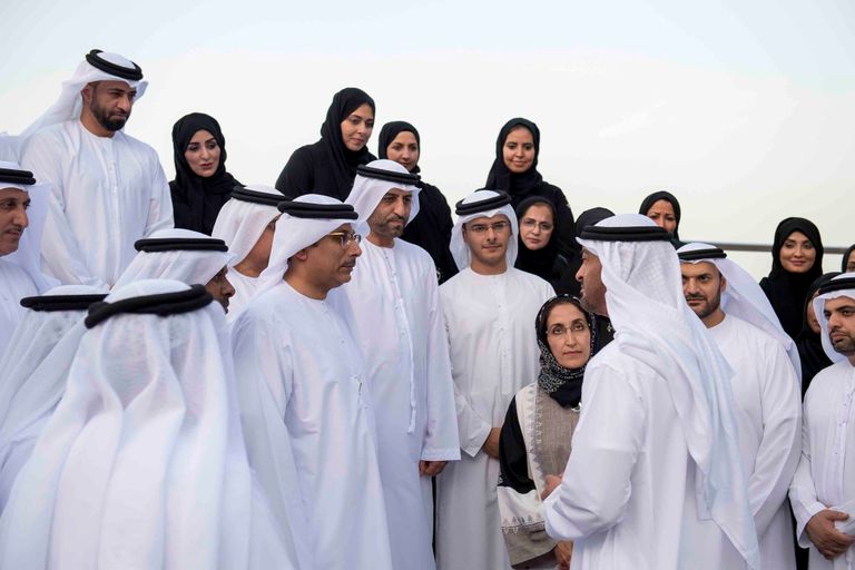 الشيخ محمد بن زايد يلتقي وفدا من كليات التقنية العليا